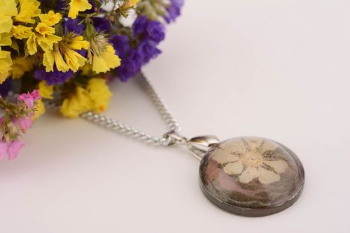 Pendant with chain Apricot  - MADEheart.com