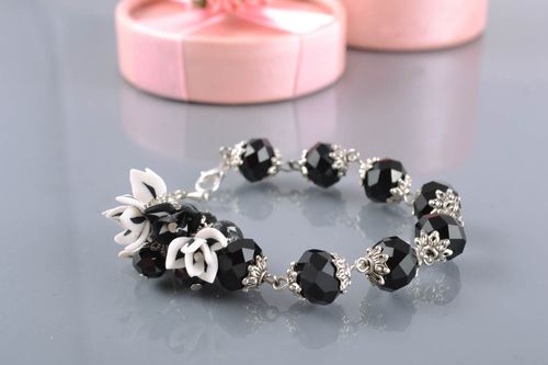 Pulsera de arcilla polimérica blanquinegra - MADEheart.com