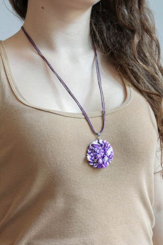 Pingente brilhante feito de cerâmica plástica Violetas - MADEheart.com