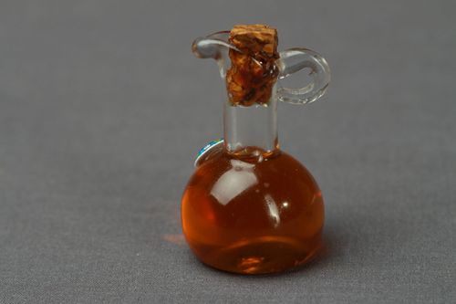 Perfume oil in a small bottle - MADEheart.com