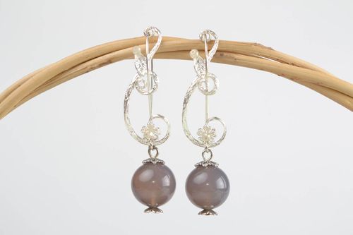Longues boucles doreilles pendantes avec agate grise faites main élégantes - MADEheart.com