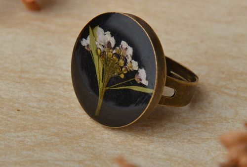 Designer ring with natural flowers - MADEheart.com
