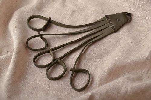 Pindurico de couro para patos - MADEheart.com