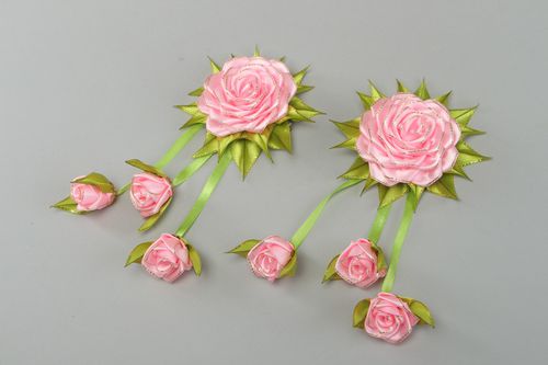 Barrettes faites main originales en satin en forme de fleurs roses 2 pièces - MADEheart.com