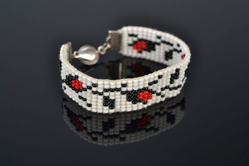 Hand-woven beaded bracelet - MADEheart.com