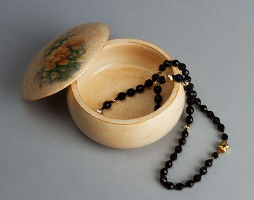 Scatola di legno fatta a mano Cofanetto rotondo Scrigno in tecnica decoupage - MADEheart.com