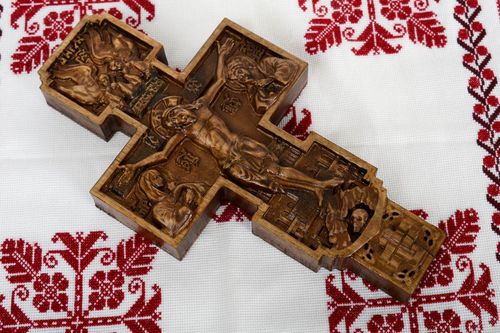 Handmade Deko braunes Kreuz aus Holz Haus Deko christliche Geschenke schön grell - MADEheart.com
