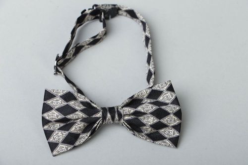 Homemade textile bow tie - MADEheart.com