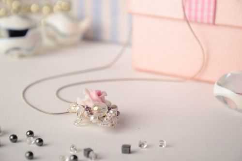 Beaded plastic flower pendant - MADEheart.com