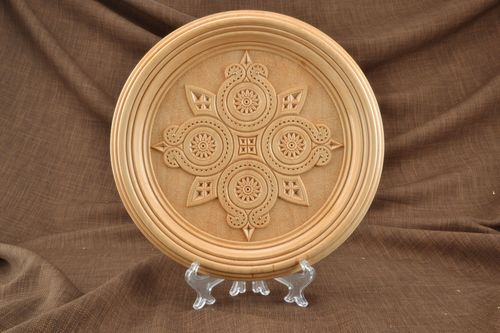 Plato de madera tallado bonito - MADEheart.com