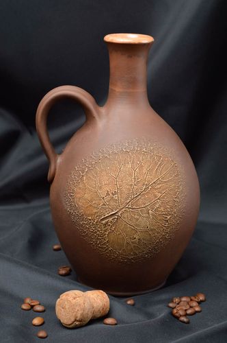 Schöner origineller handgemachter Krug aus Ton mit langem Hals handmade Gießen - MADEheart.com