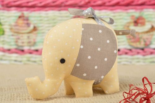 Elefantino fatto a mano pupazzo di peluche giocattolo simpatico da bambini - MADEheart.com