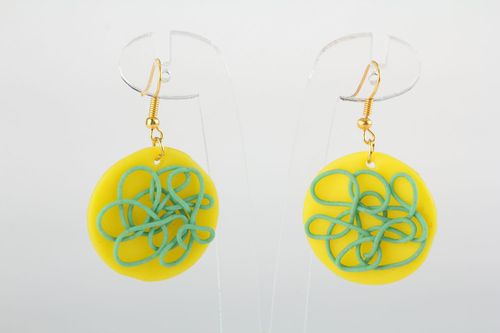 Round plastic earrings - MADEheart.com