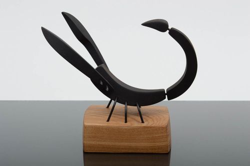 Статуэтка ручной работы деревянная фигурка статуэтка для декора скорпион черный - MADEheart.com