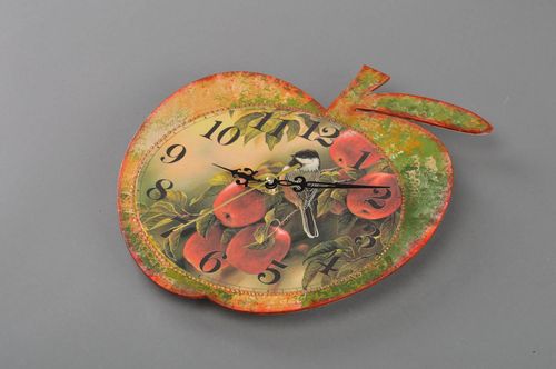 Деревянные часы в технике декупаж ручной работы красивые красочные Яблоки - MADEheart.com