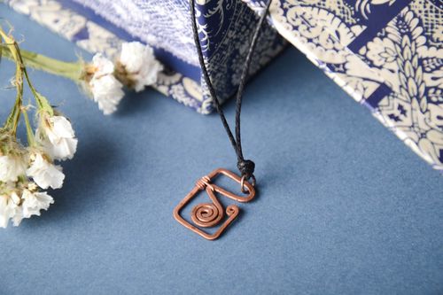 Pendentif design Bijou fait main en cuivre wire wrapping tendance Cadeau femme - MADEheart.com