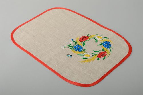 Decorative napkin with satin stitch embroidery - MADEheart.com