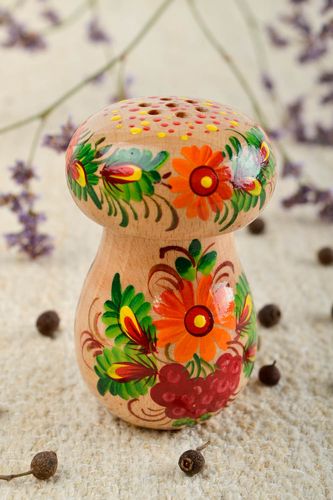 Geschirr handgemacht Salzstreuer aus Holz originelles Geschenk bunt bemalt - MADEheart.com