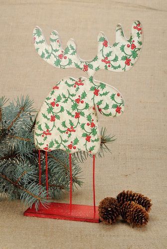 Wooden figurine for Christmas decoration - MADEheart.com