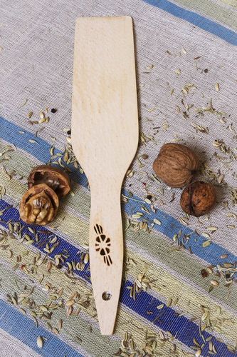 Paletta di legno per cucina fatta a mano cucchiaio di legno posate di legno - MADEheart.com