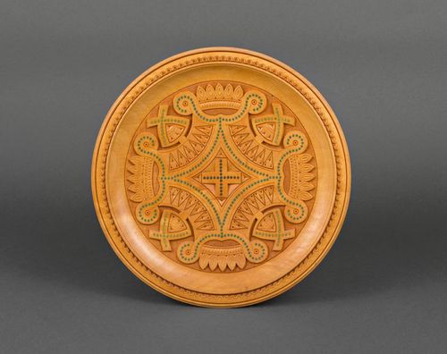 Декоративная деревянная тарелка с инкрустацией - MADEheart.com