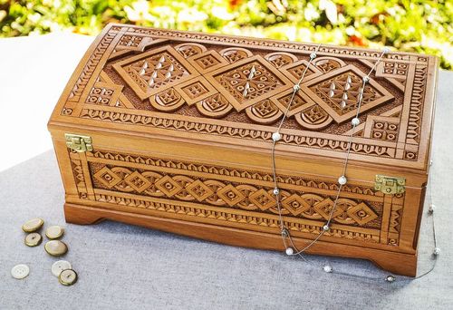 Big carved box for jewelries - MADEheart.com