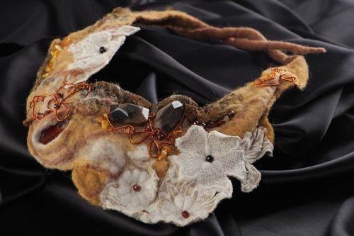 Collana fatta a mano di lana girocollo originale accessorio originale - MADEheart.com