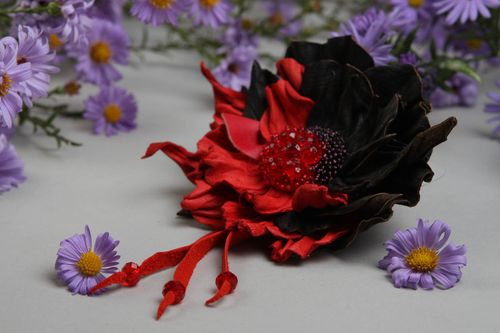 Broche hecho a mano con flor de cuero accesorio para ropa bisutería de moda - MADEheart.com