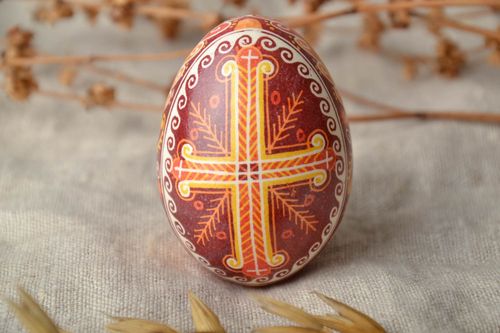 Huevo de Pascua pintado con colorantes anilinas - MADEheart.com