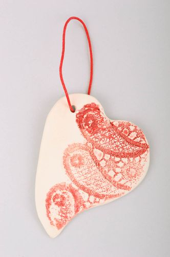 Handmade Wandbild Herz Deko zum Aufhängen Valentinstag Geschenk Idee aus Ton - MADEheart.com