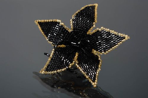 Beaded flower brooch - MADEheart.com