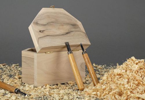 Boîte en bois brut avec fermeture  - MADEheart.com