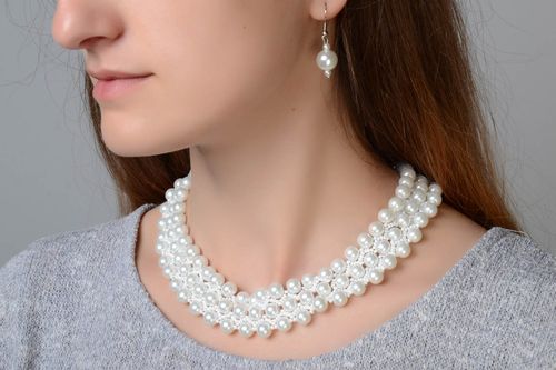 Collier et boucles doreilles perles de rocaille blancs beaux faits main - MADEheart.com