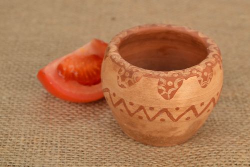 Saleiro feito de argila pintado com tintas minerais naturais - MADEheart.com