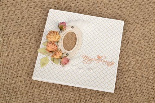 Greeting card with dried flowers - MADEheart.com