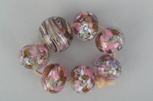 Beautiful handmade glass beads - MADEheart.com