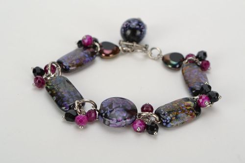 Bracelet made of glass beads - MADEheart.com