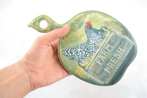 Decoupage cutting board with image of chicken - MADEheart.com