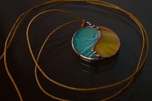 Massiver Anhänger aus Fusingglas - MADEheart.com