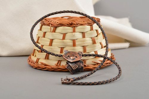 Handgemachter schöner Metall Anhänger Bär aus Kupfer im Casual Stil für Mädchen - MADEheart.com