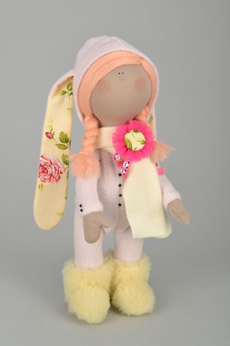 Bambola in stoffa fatta a mano pupazzo di pezza per interni giocattolo ecologico - MADEheart.com