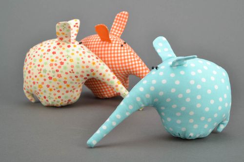 Giocattolo decorativo fatto a mano pupazzo per bambini interior design - MADEheart.com