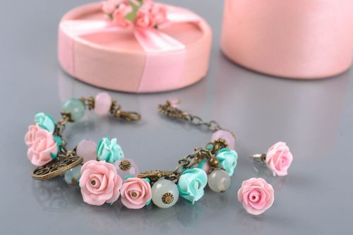 Ensemble de bracelet et boucles doreilles en pâte polymère fait main fleurs - MADEheart.com