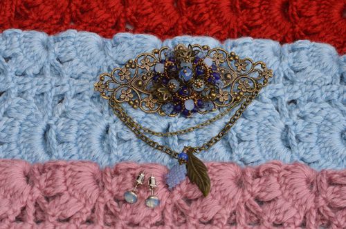 Boucles doreilles clous Bijoux faits main Broche tendance cadeau pour femme - MADEheart.com