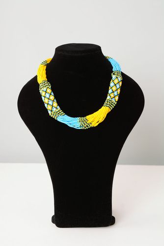 Collier crocheté avec perles multicolore - MADEheart.com