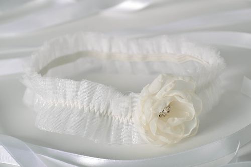 Wedding garter for bride - MADEheart.com