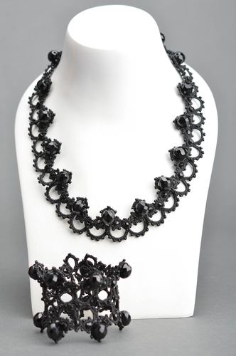 Juego de bisutería frivolité collar y pulsera con cristales artesanales - MADEheart.com