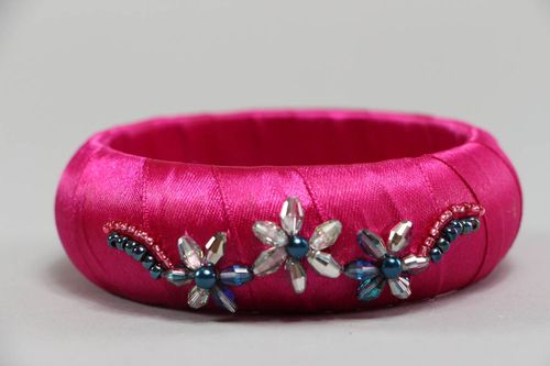 Pink bracelet - MADEheart.com