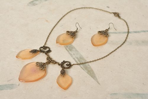 Colgante y pendientes originales hechos a mano en resina epoxi conjunto - MADEheart.com