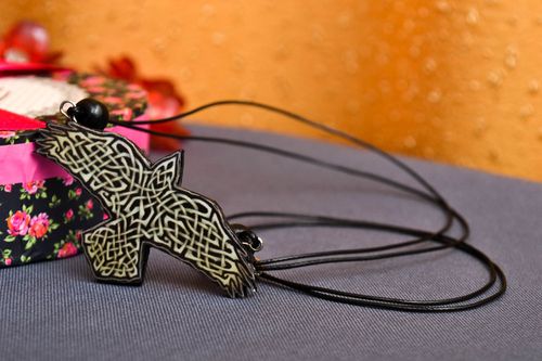 Halskette mit Anhänger handmade Kette mit Vogel Anhänger Designer Schmuck - MADEheart.com